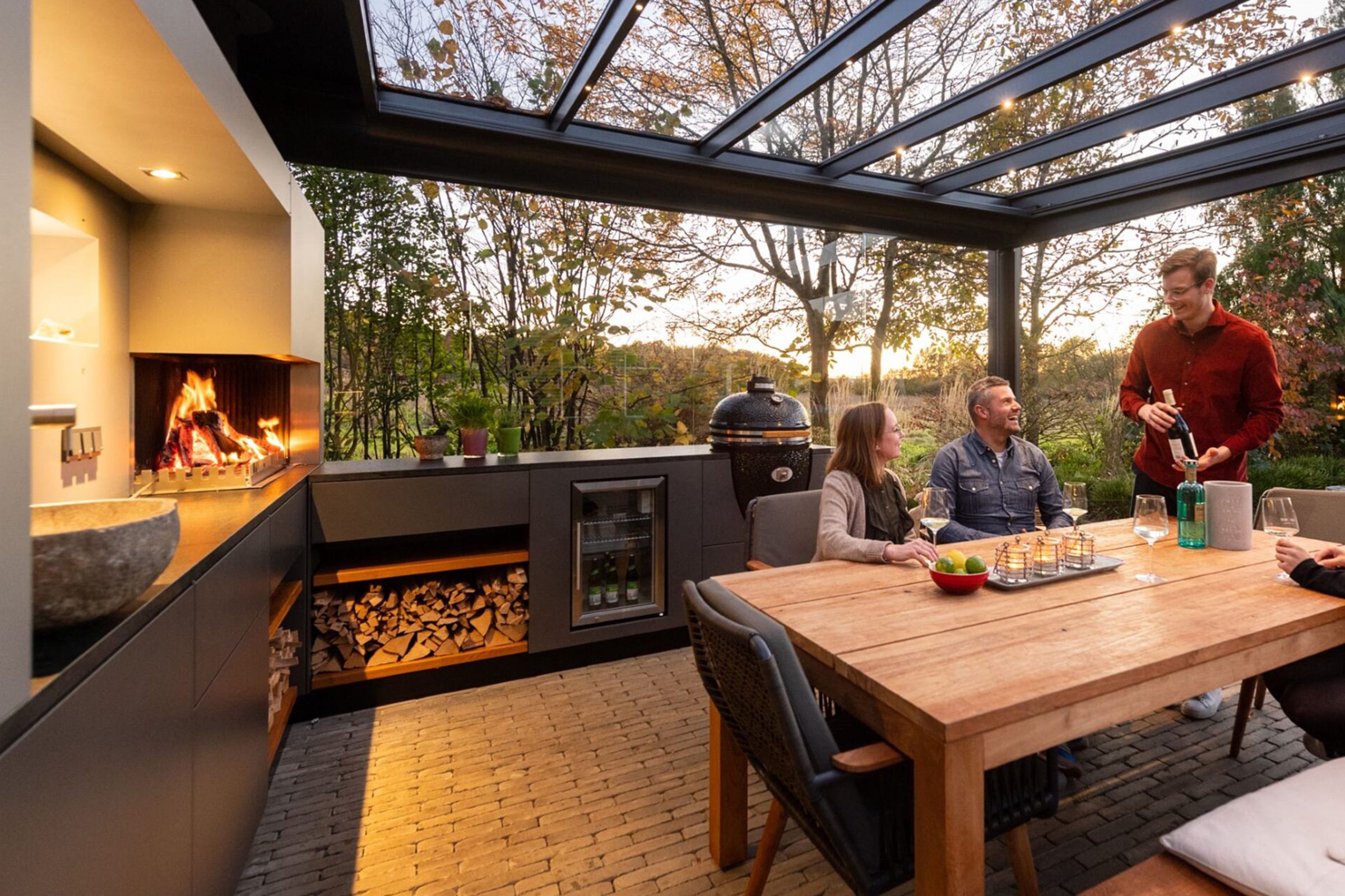 Natürliches Kochen im Freien mit der Freiluftküche