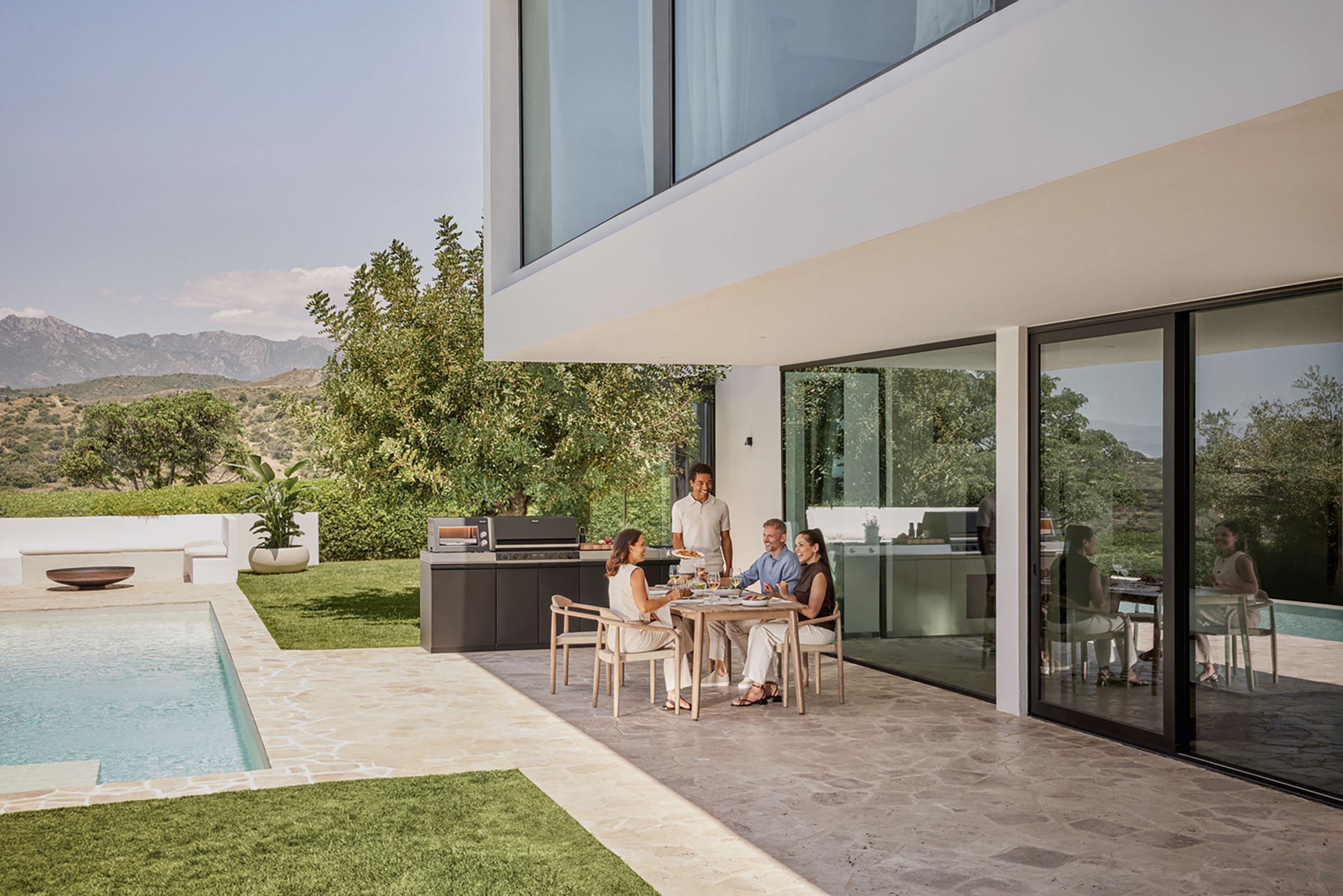 Thomas Gardener Roofs Outdoor Küche Miele Dreams Advance mit Gasgrill Fire Pro IQ