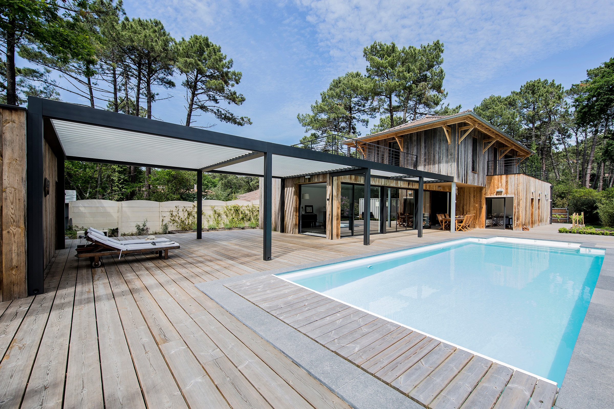Ein Blick über die Dächer der Camargue, Frankreich - eine Oase der Ruhe und Schönheit