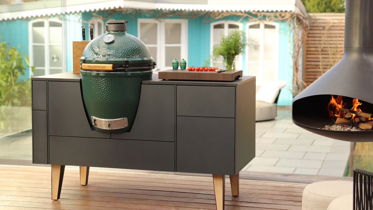 Freiluftinsel mit Big Green Egg