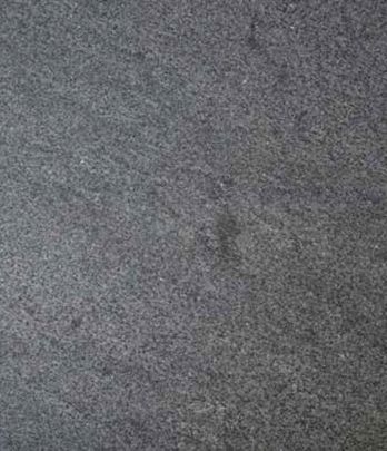 Eichenvollholz: Massiv und charaktervoll